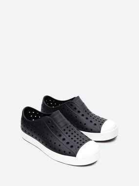 Native Shoes Jefferson Junior – Black & Shell White – Size J2